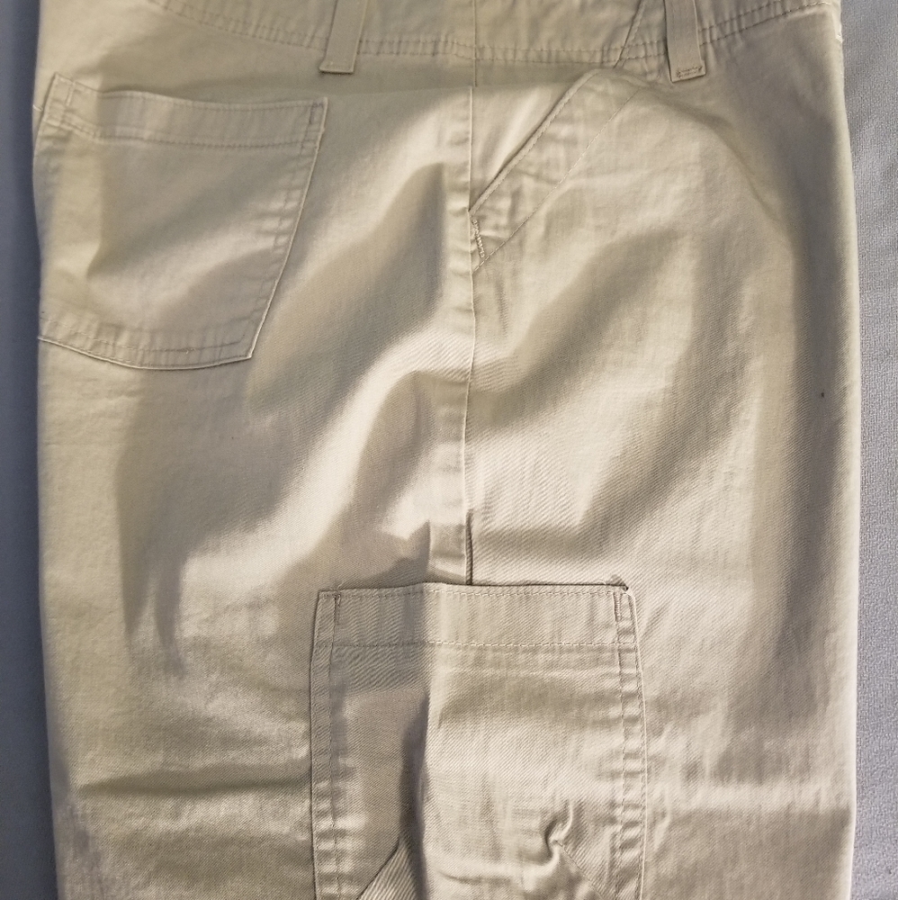 Lee Riders Capri Pants - Picture 2 of 4